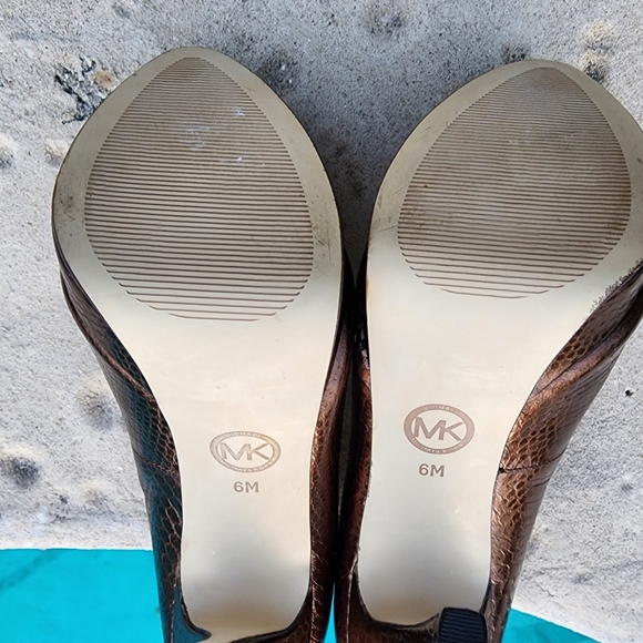 Michael Kors shoes pumps copper colored size 6 elevated  heels 👠 pumps - Picture 7 of 14